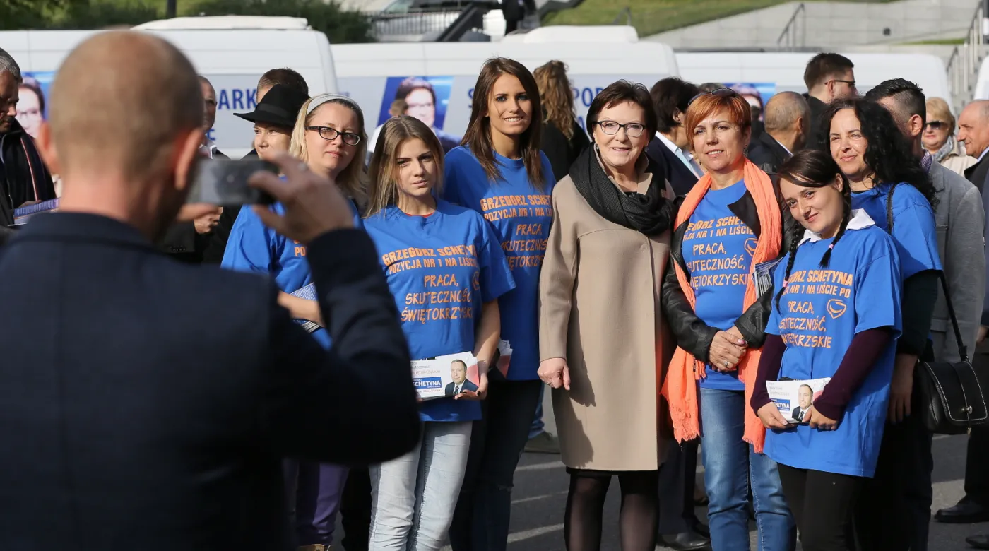 8273860-premier-ewa-kopacz-pozuje-do-zdjecia.jpg