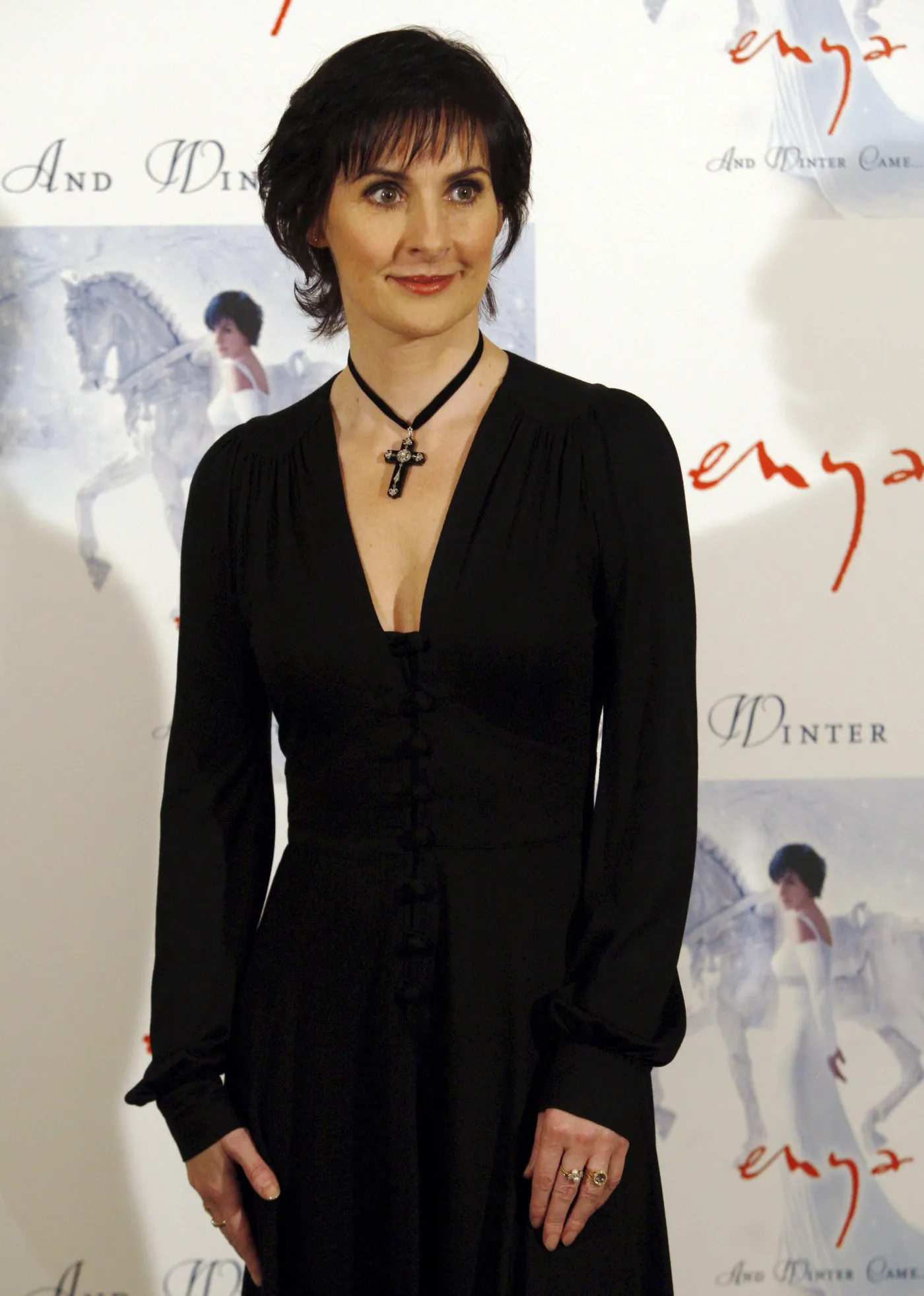 8298875-enya.jpg