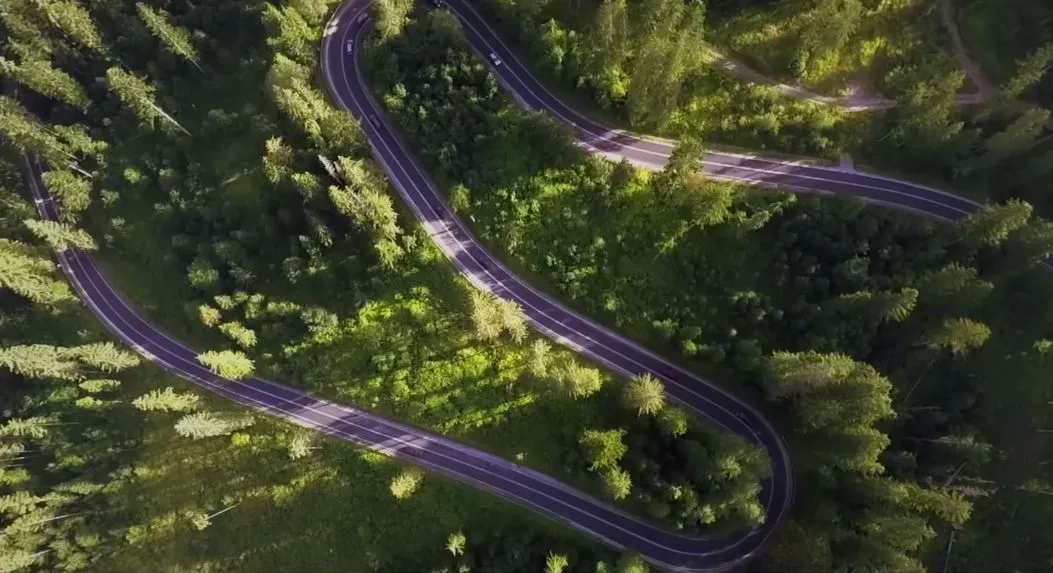 Ruina z lotu ptaka? Oto najpiękniejsze drogi w Polsce! Zgadzasz się? Zobacz WIDEO