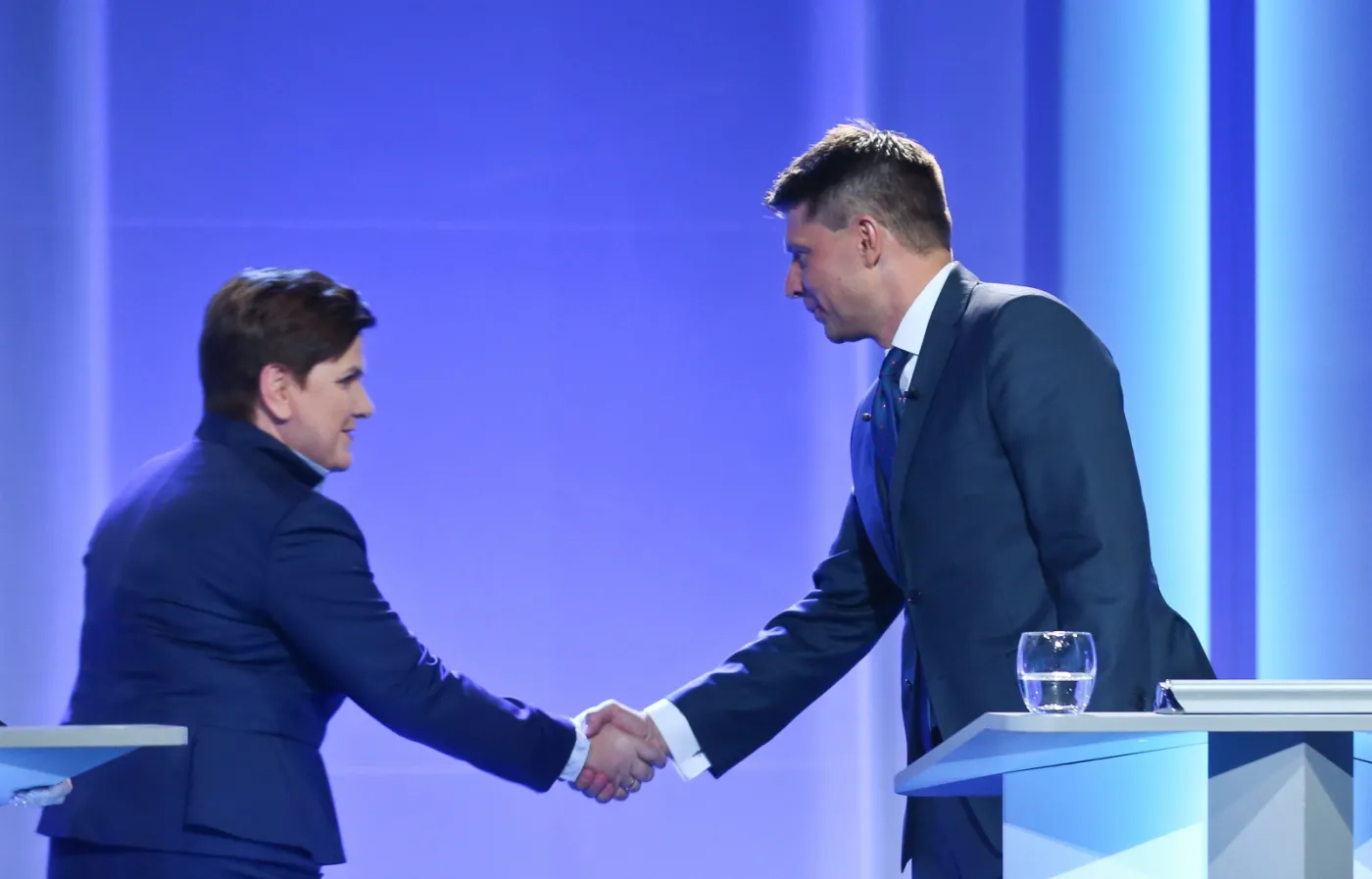 8340721-ryszard-petru-wita-sie-z-kandydatka.jpg