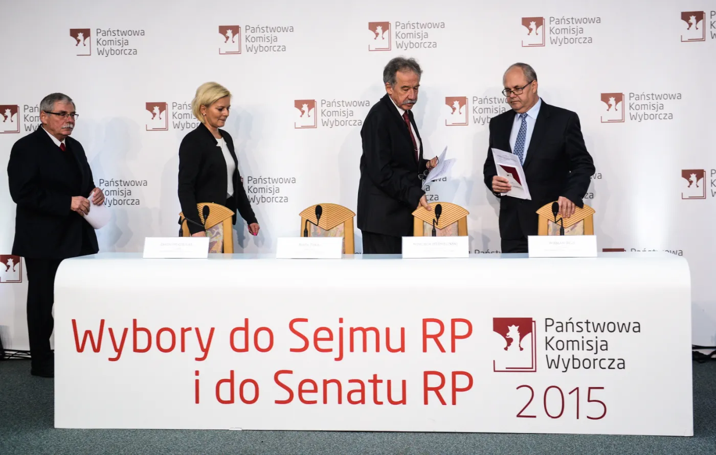 PKW ujawnia frekwencję. Najwyższa w Małopolsce. Był też incydent z bronią