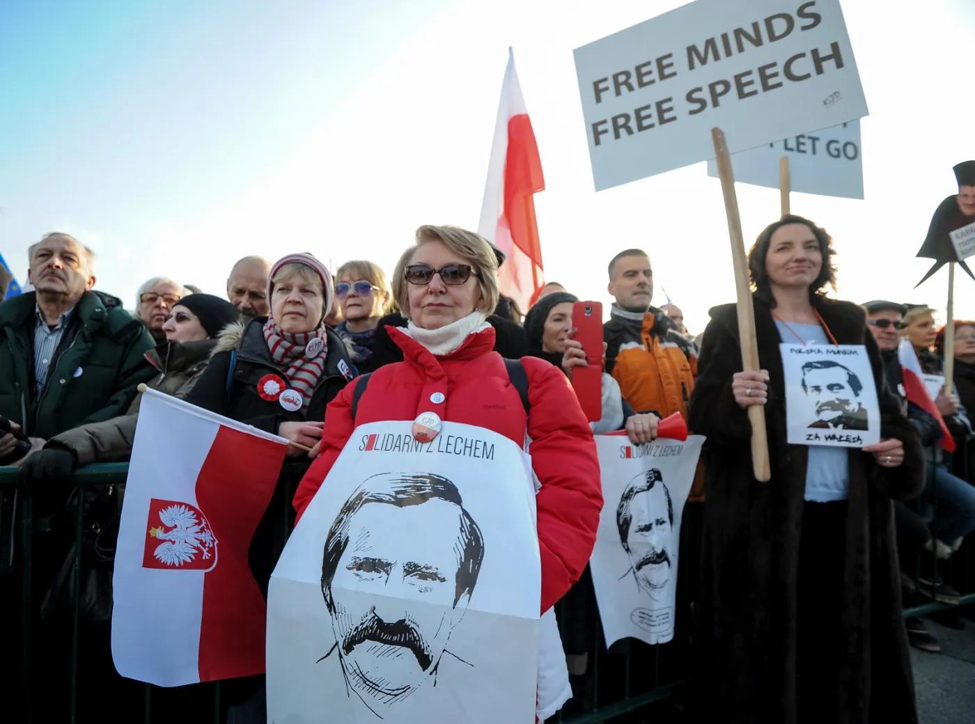 8783364-manifestacja-warszawa-kod-my-narod.jpg