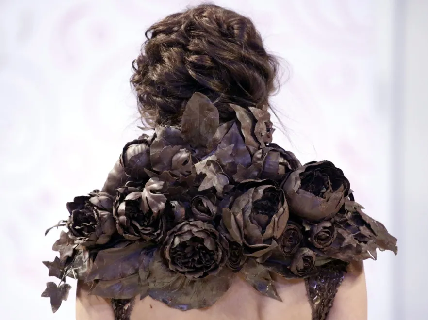 8810134-pokaz-sukienek-z-czekolady-na-salon.jpg