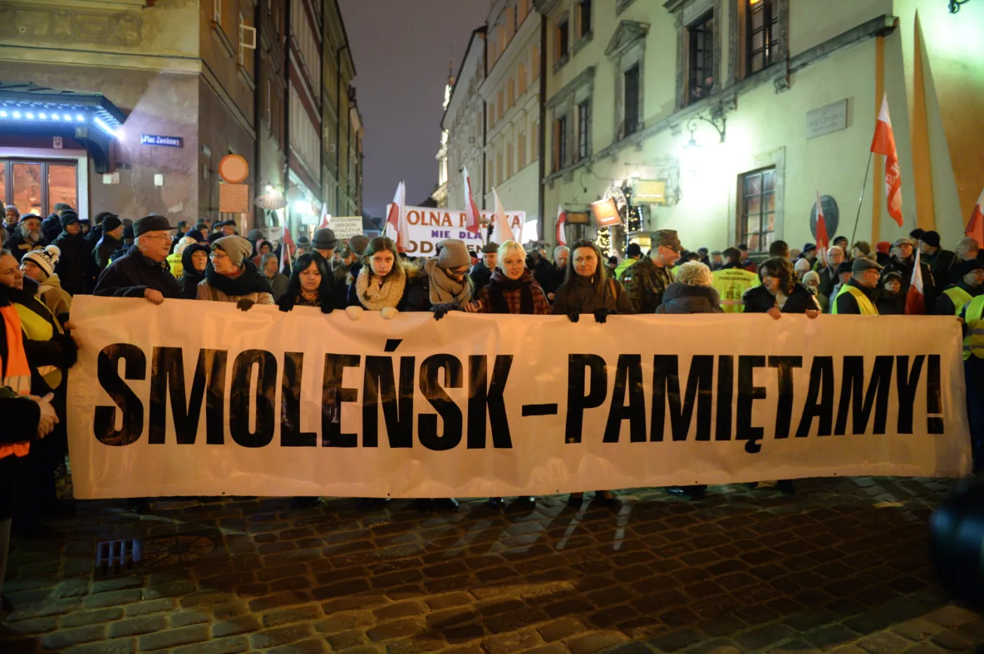 8825662-przemarsz-po-wieczornej-mszy-przed.jpg