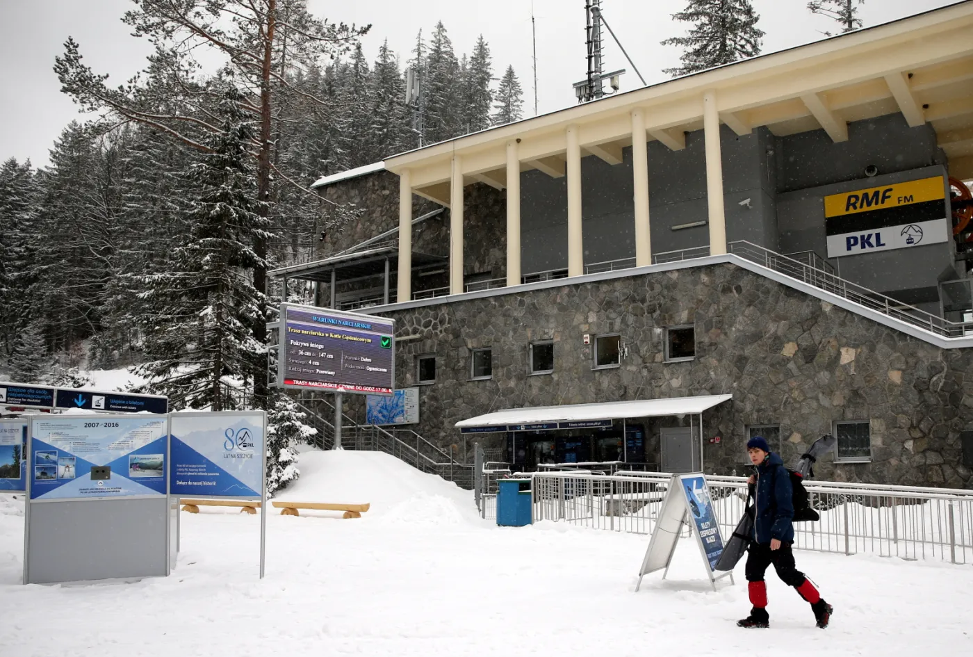 8840359-budynek-dolnej-stacji-kolei-linowej.jpg
