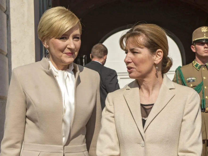 Tą stylizacją Agata Duda dosłownie rozłożyła na łopatki pierwszą damę Węgier!