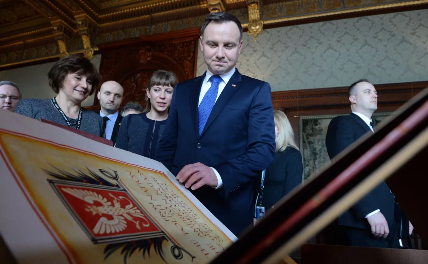 Andrzej Duda zapoznał się z kolekcją "Polskiej Deklaracji o Podziwie i Przyjaźni dla Stanów Zjednoczonych" z 1926 r.
