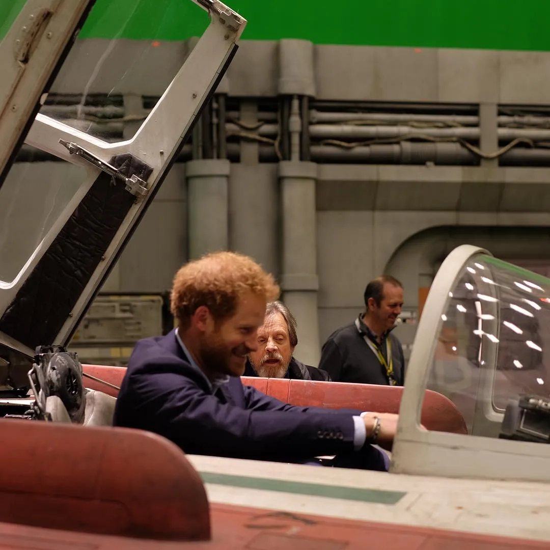 8953103-william-i-harry-na-planie-gwiezdnych.jpg