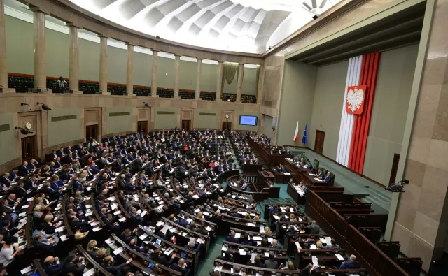 Poseł PiS: Winę za nocne obrady Sejmu ponoszą PO i Nowoczesna, bo zadają zby wiele pytań