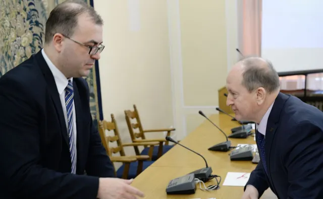 Poseł PiS uspokaja: W razie potrzeby przepisy dotyczące opodatkowania handlu będą zmieniane