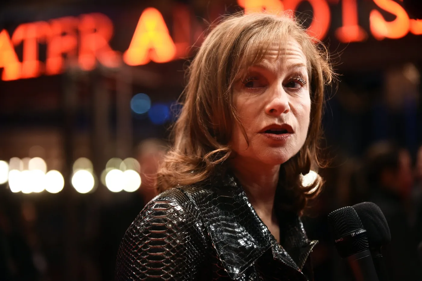 8734351-isabelle-huppert-na-premierze-filmu.jpg
