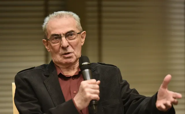 Prof. Modzelewski przypomina notatkę majora SB do Kiszczaka o fałszywych dokumentach na Wałęsę