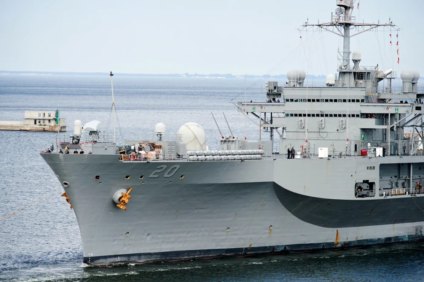 9281921-amerykanski-okret-uss-mount-whitney.jpg