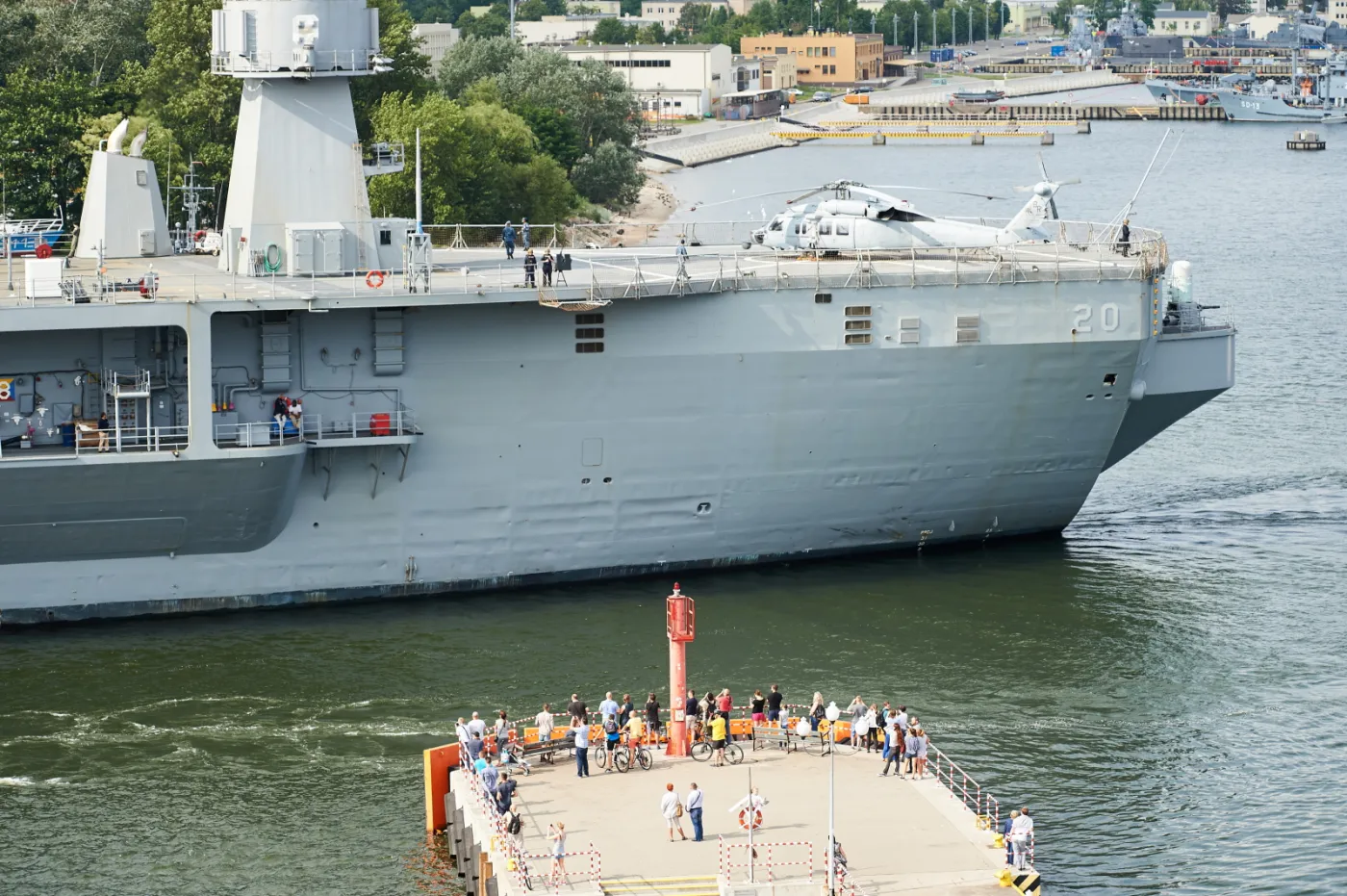 9281985-amerykanski-okret-uss-mount-whitney.jpg