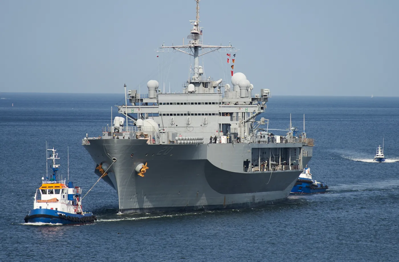9282081-amerykanski-okret-uss-mount-whitney.jpg