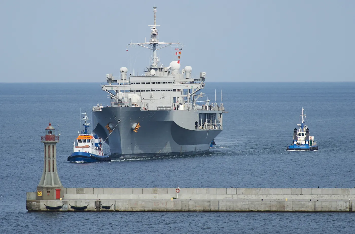 9282113-amerykanski-okret-uss-mount-whitney.jpg