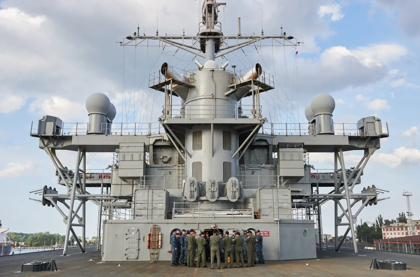 9282337-amerykanski-okret-uss-mount-whitney.jpg