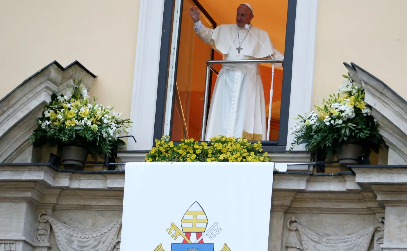 Papież w oknie przy Franciszkańskiej 3