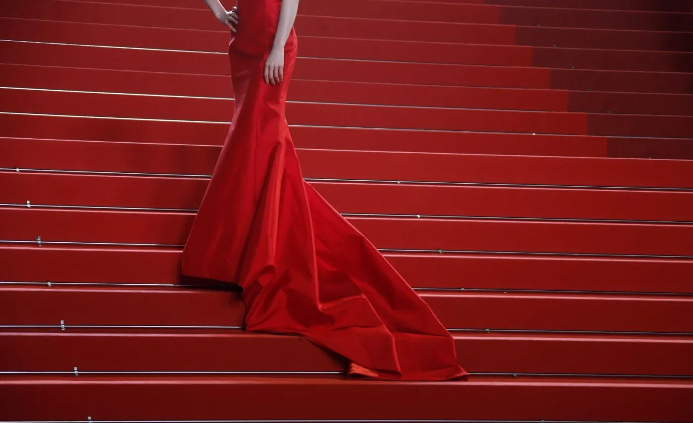 Jedna z gwiazd na czerwonym dywanie w Cannes