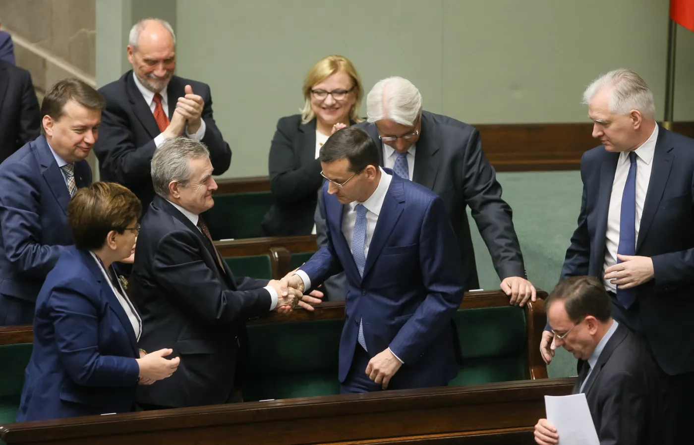 Mateusz Morawiecki wśród ministrów rządu PiS