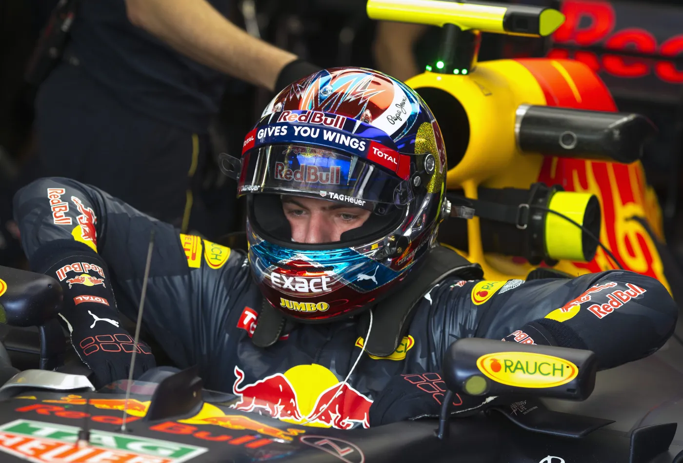 9086960-max-verstappen-rozbil-bolid-podczas.jpg