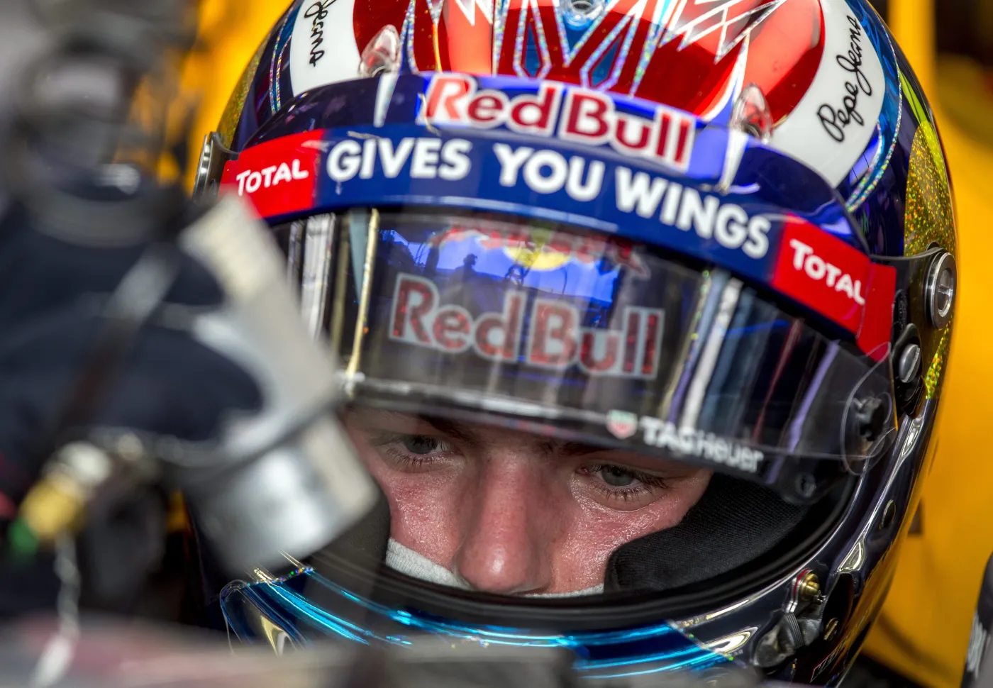 9086992-max-verstappen-rozbil-bolid-podczas.jpg