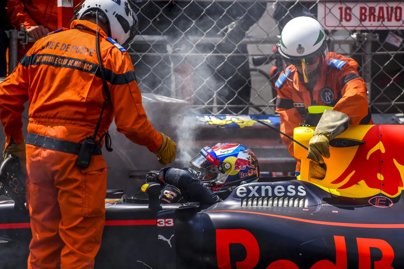9087088-max-verstappen-rozbil-bolid-podczas.jpg