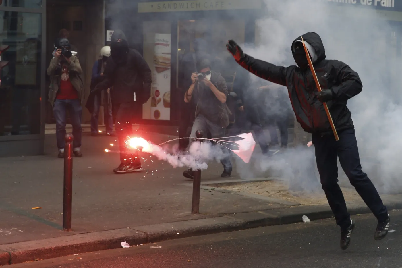 9165483-demonstracja-zwiazkowcow-przeciwko.jpg