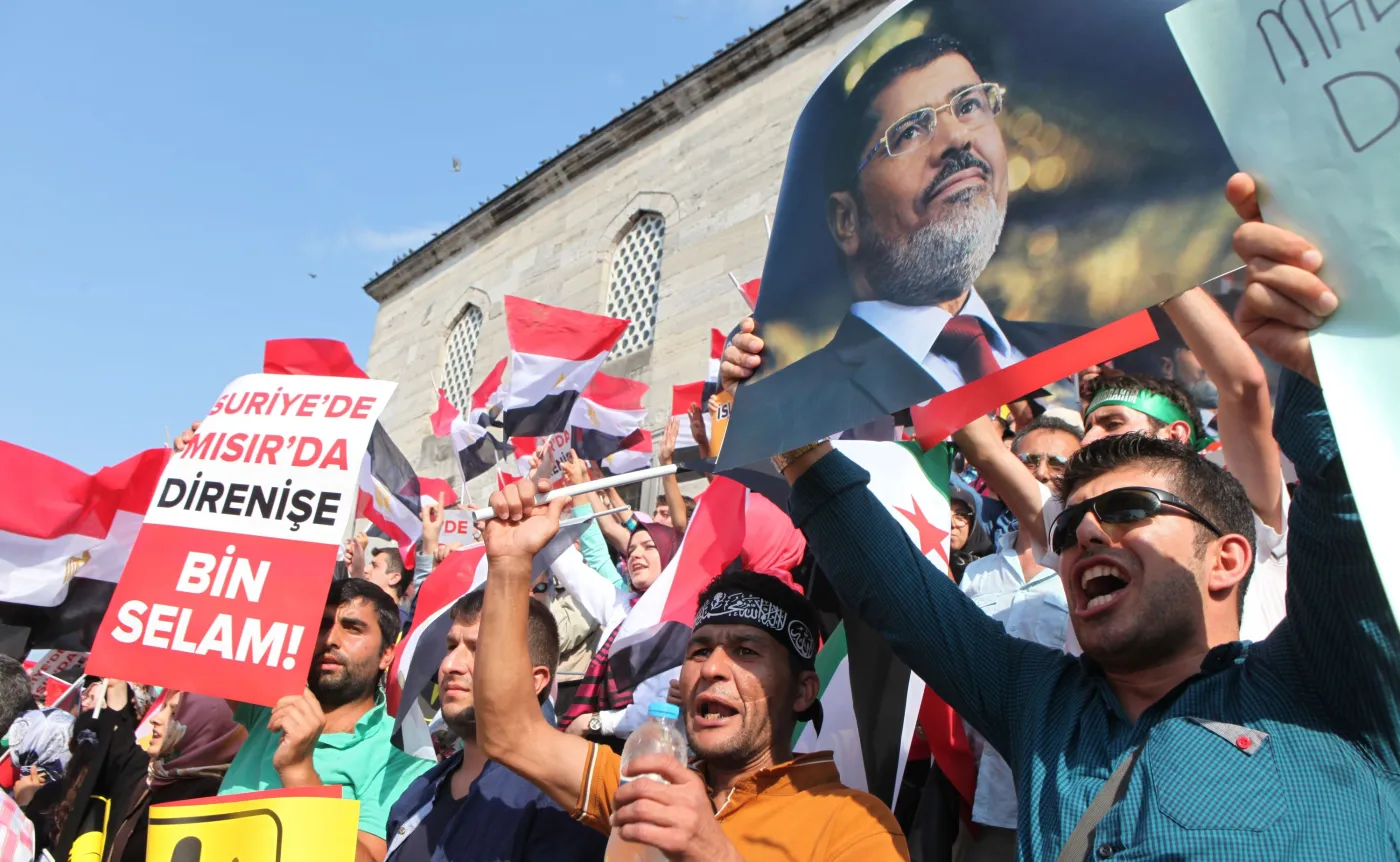 Demonstracja poparcia dla Mohammeda Mursiego w Turcji