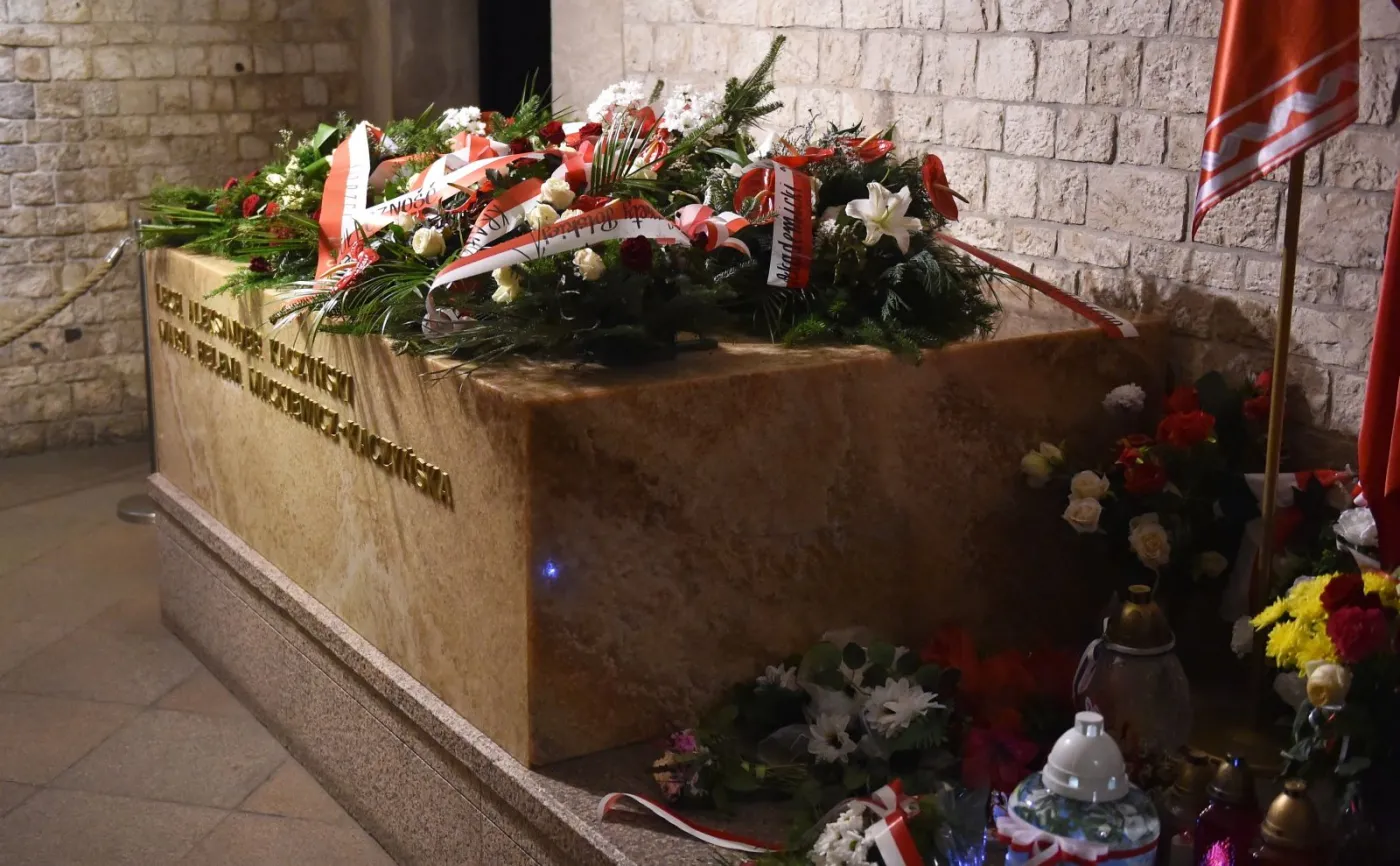 9613172-ekshumacja-cial-pary-prezydenckiej.jpg