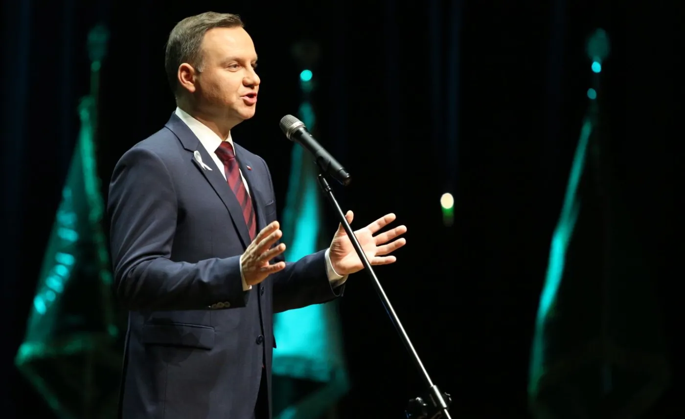Owacje na stojaco, którymi przywitano prezesa TK Andrzej Rzeplińskiego 