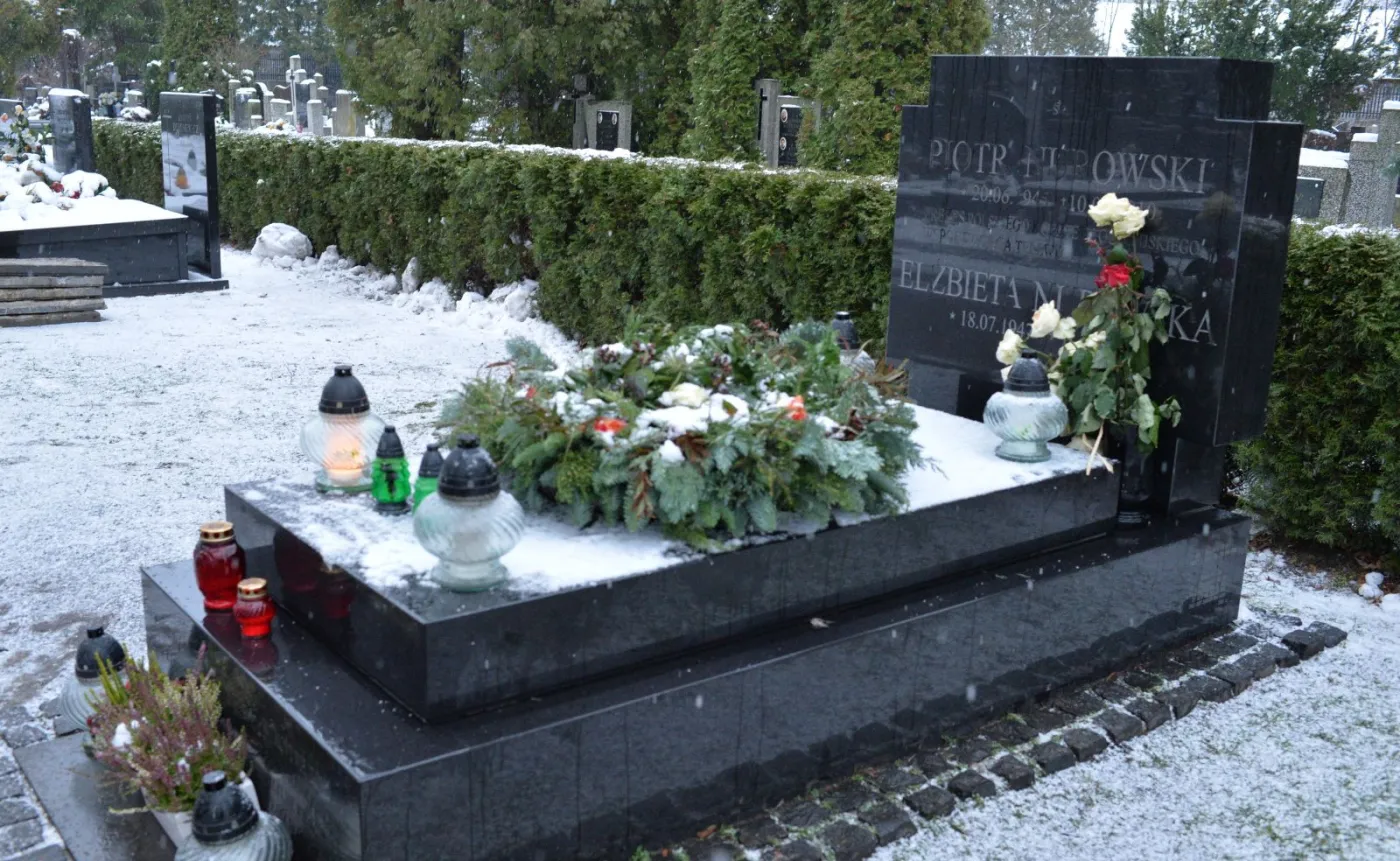 Grób Piotra Nurowskiego na Cmentarzu Wojskowym na warszawskich Powązkach