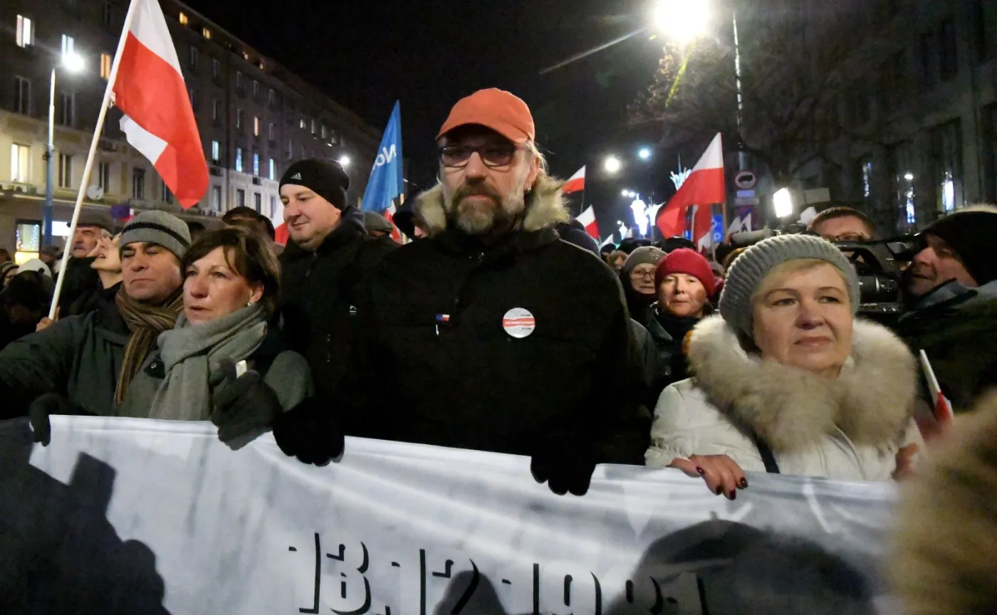 9702861-lider-kod-mateusz-kijowski-na-czele.jpg
