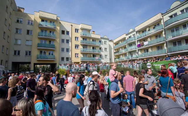 8-letnia Asia z Poznania zorganizowała kiermasz, by pomóc chorej mamie. Zebrała ponad 101 tysięcy zł! ZDJĘCIA