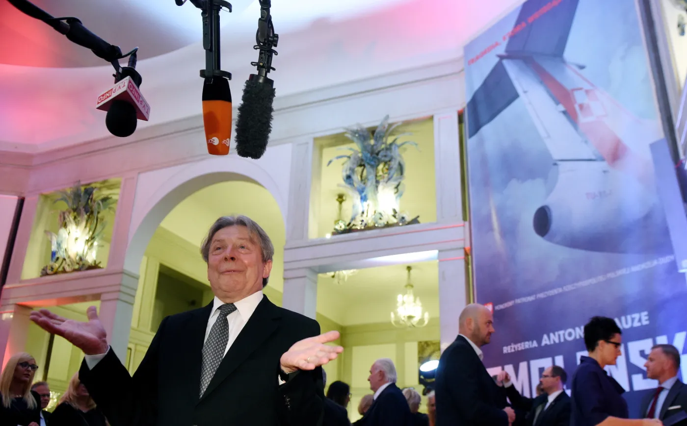 9420639-aktor-lech-lotocki-przed-uroczysta.jpg