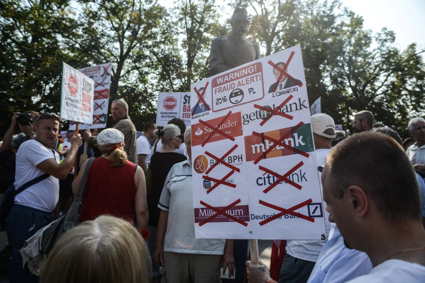 9434779-manifestacja-frankowiczow-przeszla.jpg