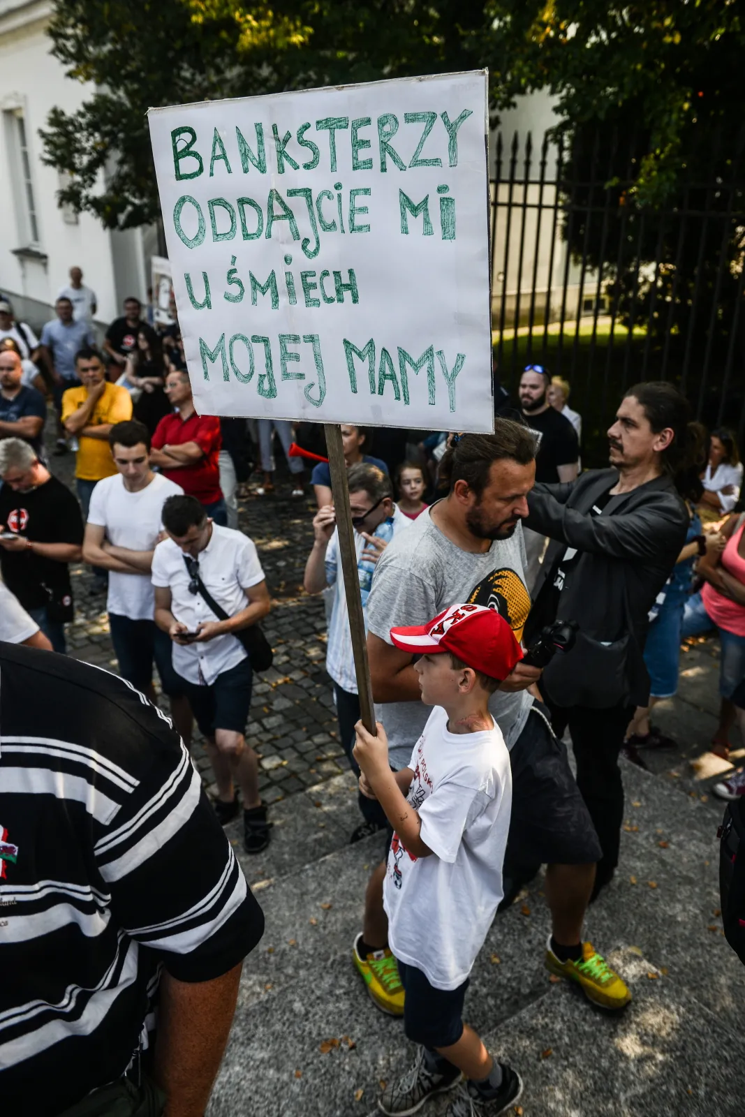 9434843-manifestacja-frankowiczow-przeszla.jpg