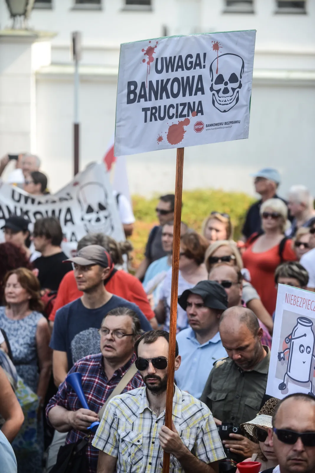 9434906-manifestacja-frankowiczow-przeszla.jpg