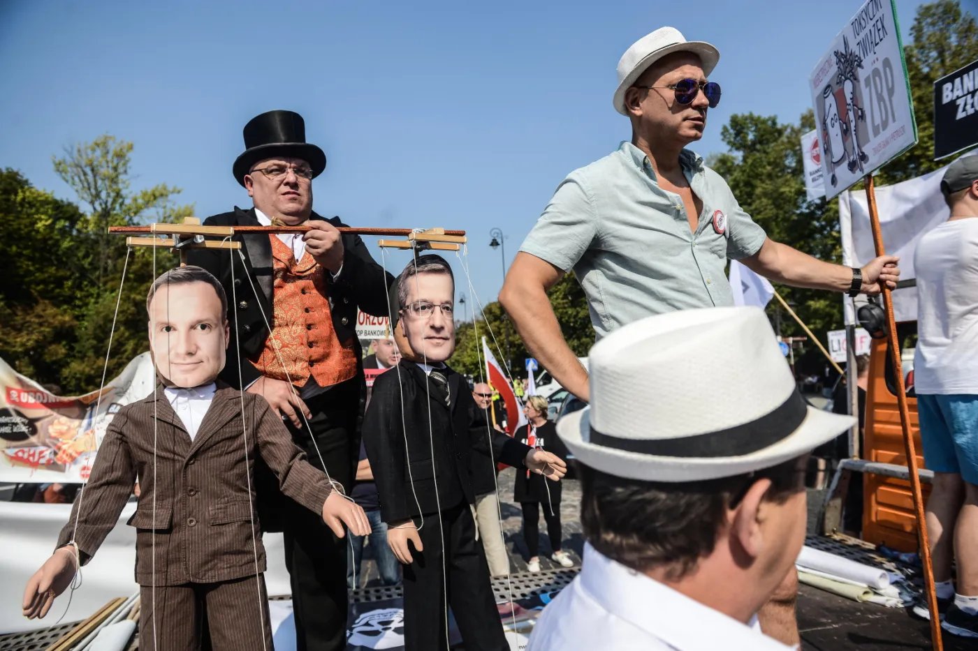 9435002-manifestacja-frankowiczow-przeszla.jpg