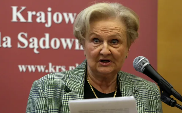 Mężczyzna, który podszywał się pod prof. Ewę Łętowską, nie żyje