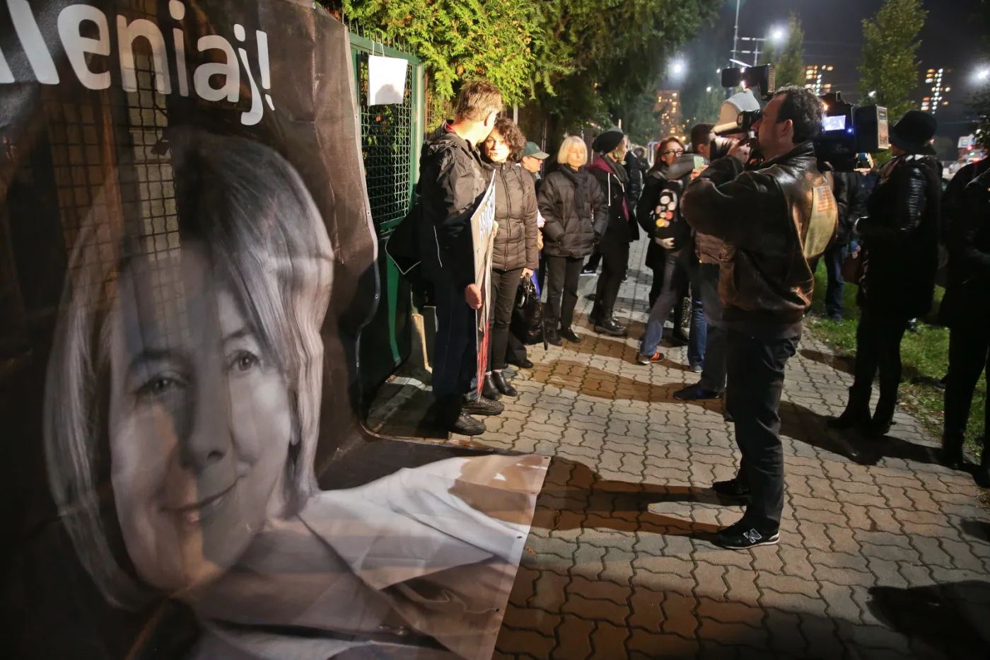 9529457-czarny-protest-przed-domem-jaroslawa.jpg
