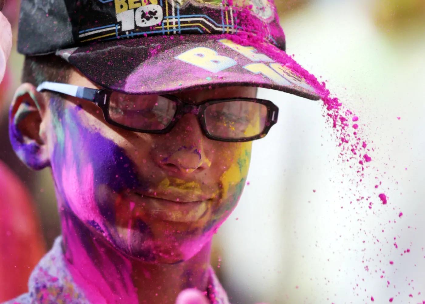 9967427-holi.jpg