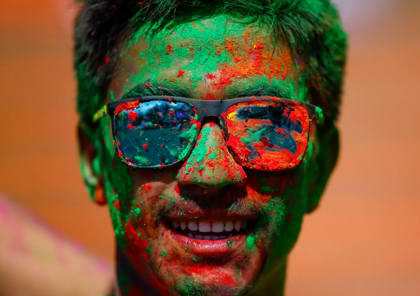 9967619-holi.jpg