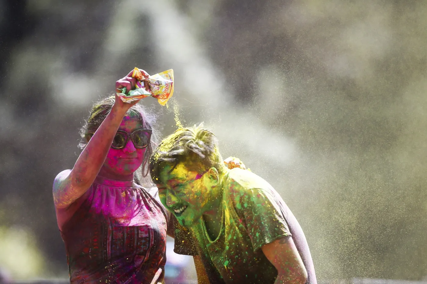 9967747-holi.jpg