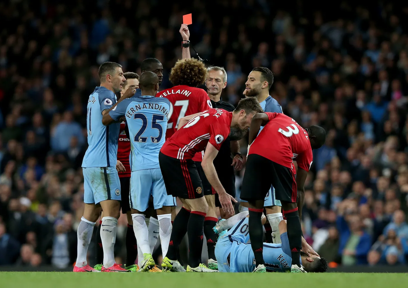 Marouane Fellaini ukarany czerwoną kartką