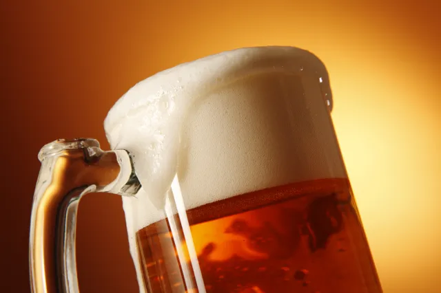 Kukiz'15 chce zalegalizować "piwo pod chmurką". Poseł: Czekamy na dobrą okazję