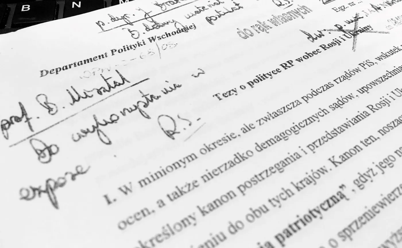 Fragmenty dokumentu "Tezy o polityce RP wobec Rosji i Ukrainy" z 4 marca 2008 r. MSZ ujawniło notatkę z marca 2008 r., która - w ocenie szefa resortu Witolda Waszczykowskiego - "była początkiem porzucania przez rząd Donalda Tuska polityki proukraińskiej na rzecz polityki prorosyjskiej"