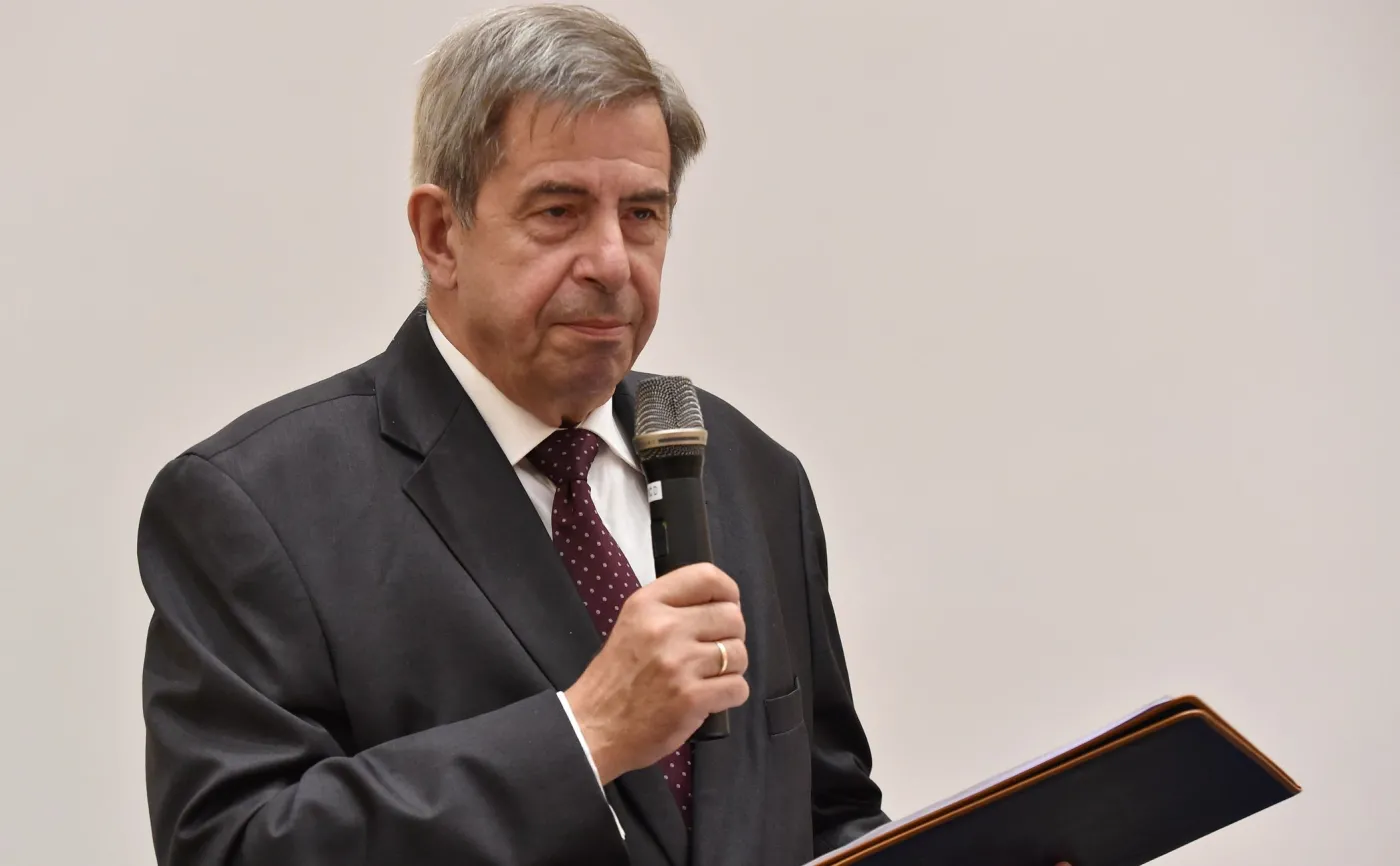 Prof. Zoll: Przeżyliśmy rządy PZPR, a teraz mamy rządy PiS z pierwszym sekretarzem na czele