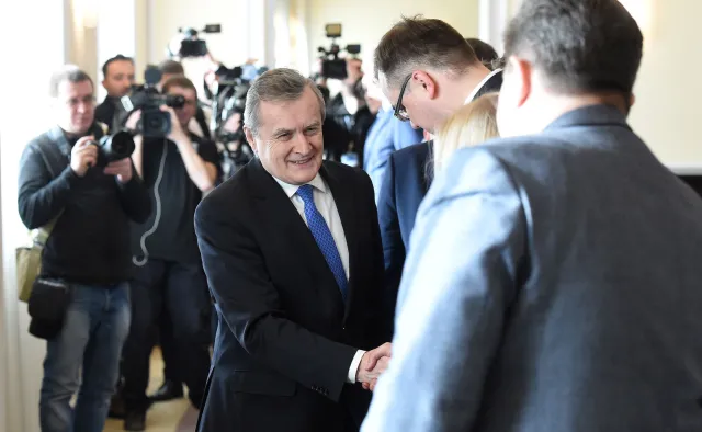Pierwsza decyzja Glińskiego na fotelu Szydło. Rząd przyjął strategię Morawieckiego