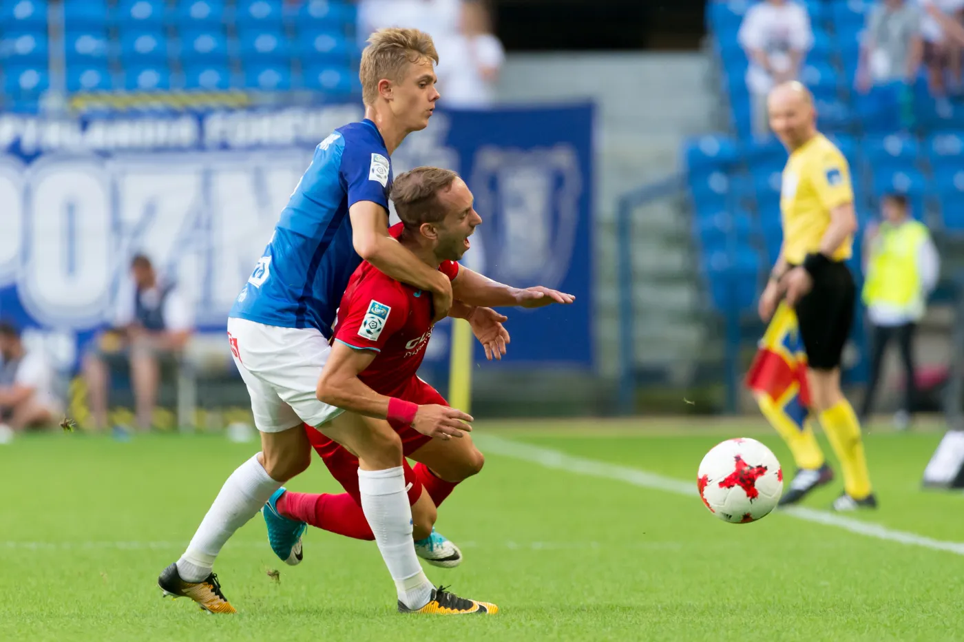 Piłkarz Lecha Poznań Robert Gumny (L) i Sasa Zivec (P) z Piasta Gliwice